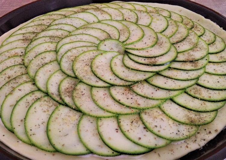 La Délicieuse Recette du Tarte fine aux courgettes &amp; chavroux