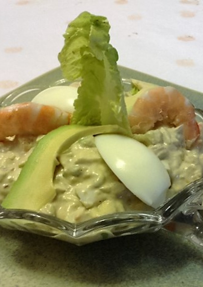 Una foto de Salpicón de aguacate y langostinos