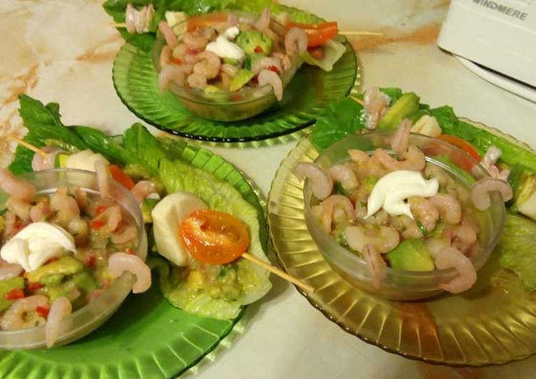 Ceviche de camarón y palta