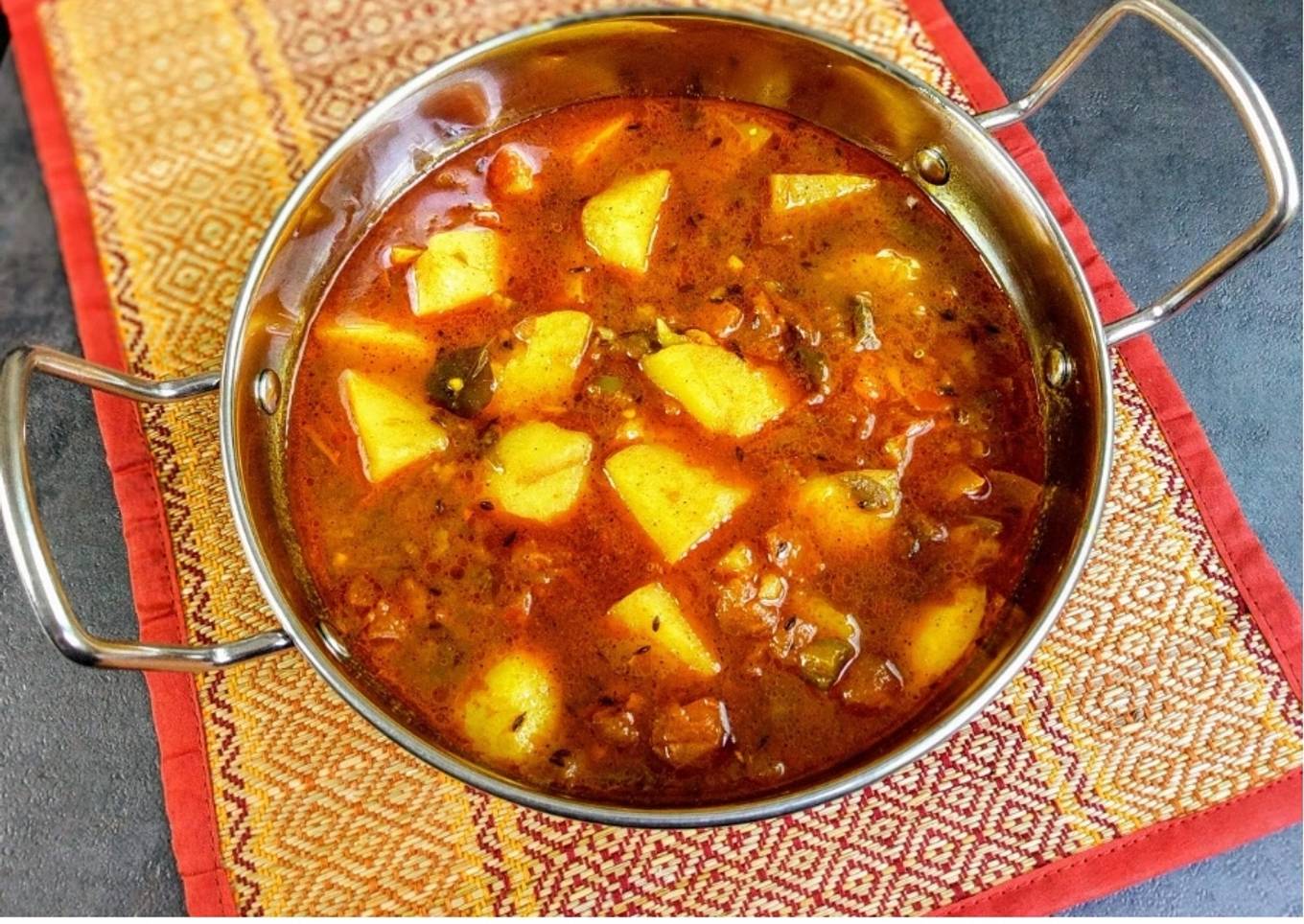 Potato and tomato curry