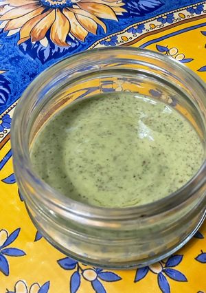 Une photo de Sauce salade à la moutarde à l'ancienne, ail, soja et persil