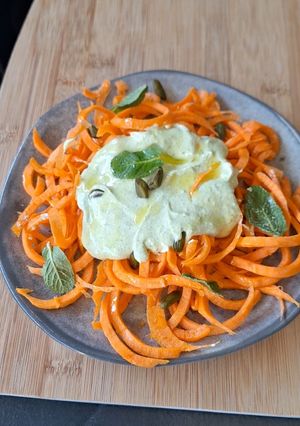 Une photo de Tagliatelles de carottes et sa sauce pistaches fêta