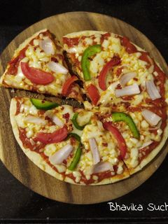 વેજ પીઝા (Veg. Pizza Recipe In Gujarati) રેસીપી મુખ્ય ફોટો