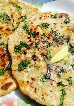 A picture of Stuffed aloo kulcha.