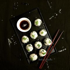 A picture of Seaweed Rice Balls.