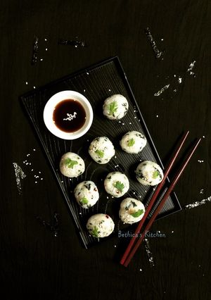 A picture of Seaweed Rice Balls.