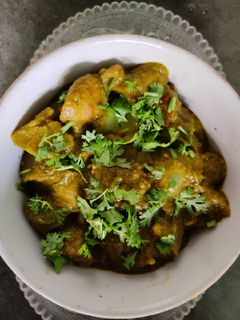 આલુ પાલક સબ્જી (Aloo Palak Sabji Recipe In Gujarati) રેસીપી મુખ્ય ફોટો