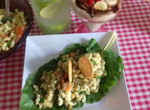 Una foto de Ensalada mixta con veganesa (mayonesa vegana)