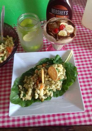 Una foto de Ensalada mixta con veganesa (mayonesa vegana)