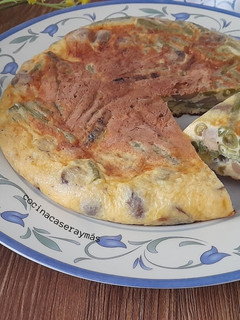 Una foto de Tortilla de judías y setas de lata
