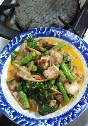 รูปของ ผัดพริกแกงหมูกรอบนมสด