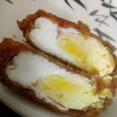 A picture of Dimer jhal pitha (spicy fried poached egg).