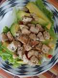 Tortilla de lechuga con pollo y aguacate
