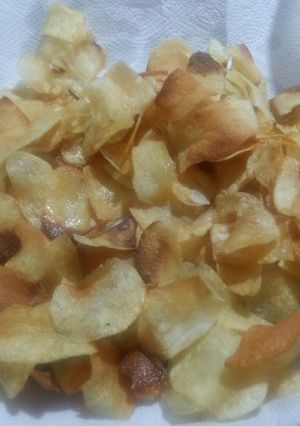 Una foto de Papas fritas tipo lays caseras!
