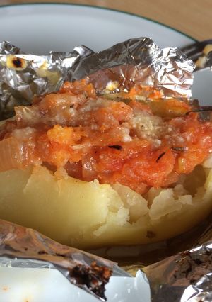 Una foto de Papa rellena de cebolla y roquefort