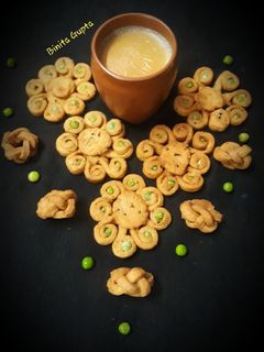 आटे की मठरी (aate ki mathri recipe in Hindi) रेसिपी मुख्य फोटो