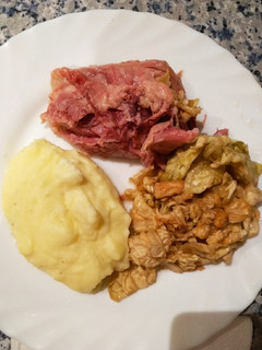 Una foto de Codillo con Chucrut y puré de patatas