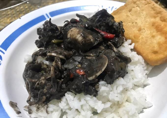 Balakutak (Cumi Sotong Oseng Tinta)