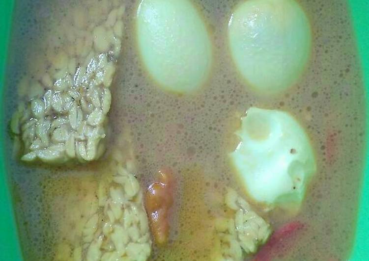 Bagaimana Membuat Telur tempe opor kuah kuning #PR_RecookMasakanAwalanT yang Bikin Ngiler
