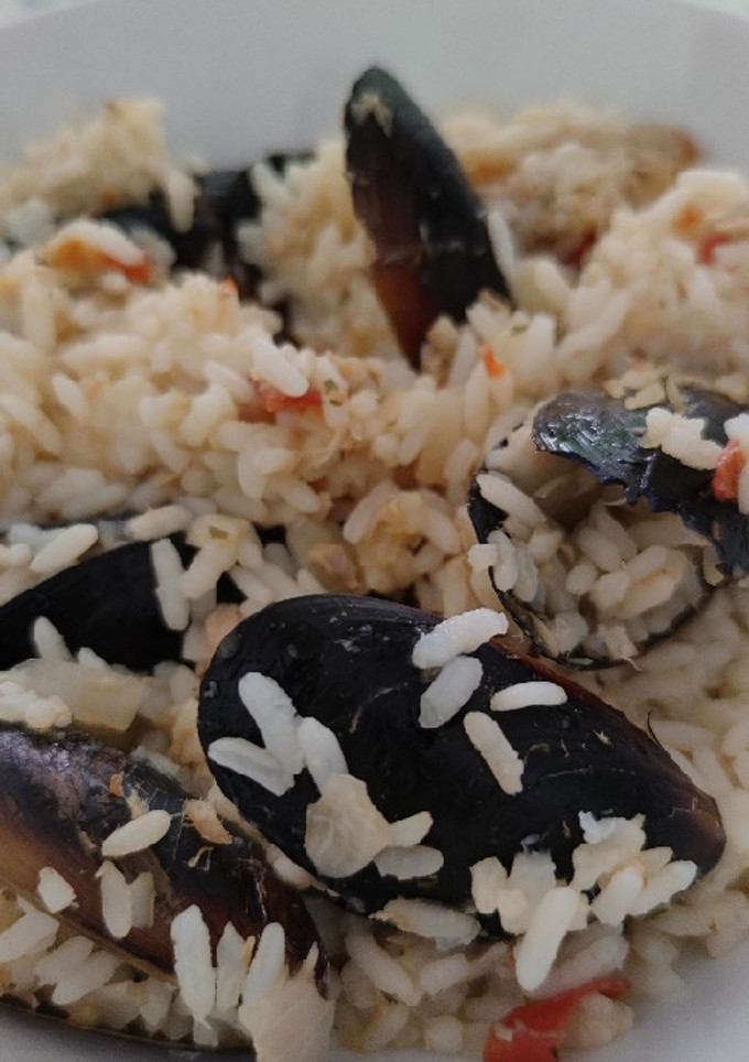 Una foto de Arroz con atún y mejillones