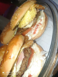Una foto de Hamburguesa casera 😌