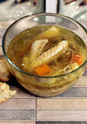 Csirkeszárny leves zúzával recept fotója