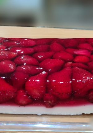 عکسی از دستور ژله توت فرنگی خامه ای