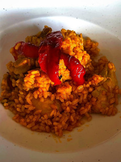 Una foto de Paella o arroz de pollo 🥘