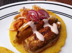 Una foto de Tacos🌮 de calabacín y berenjena empanizados🌮