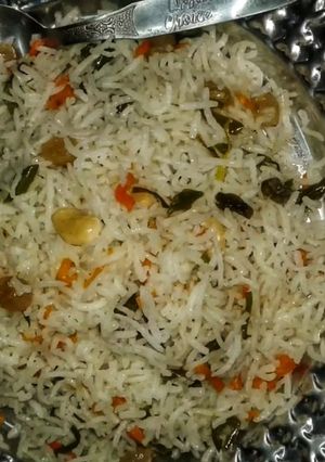 মিক্সড ভেজিটেবল ফ্রায়েড রাইস(Mix vegetable fried rice recipe in Bengali) রেসিপির প্রধান ছবি