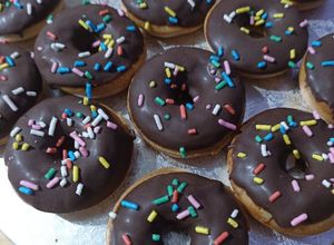 Una foto de Mini donas con máquina