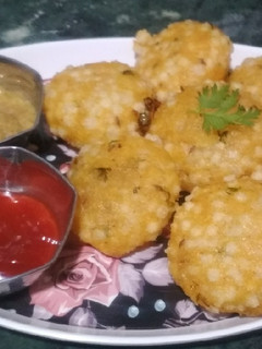 साबूदाना वड़ा (sabudana vada recipe in hindi) रेसिपी मुख्य फोटो