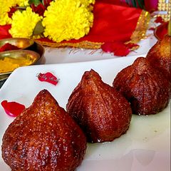 A picture of Chhenajhilli modak.