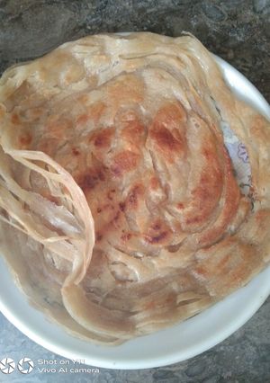 A picture of Lacha parathaa.