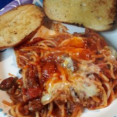 A picture of Baked Spaghetti with Bread.