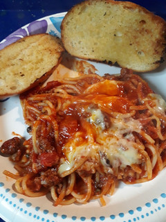 A picture of Baked Spaghetti with Bread.