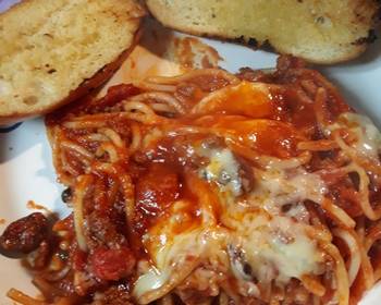 Popular Cuisine Baked Spaghetti with Bread Savory Delicious