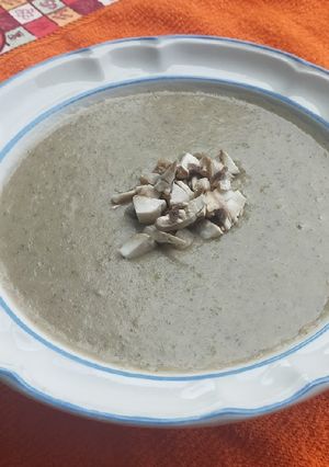 Una foto de Crema de Champiñones 😋