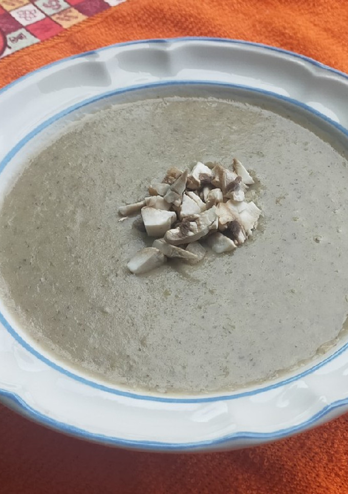 Una foto de Crema de Champiñones 😋
