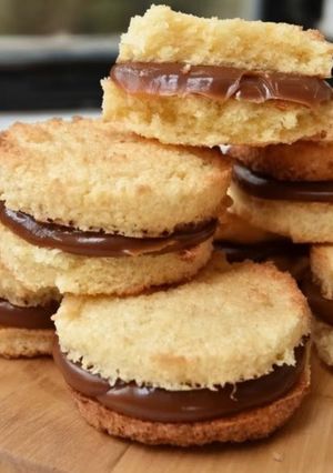 Una foto de Alfajores de coco