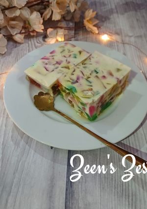 A picture of Broken Glass Jelly Pudding.