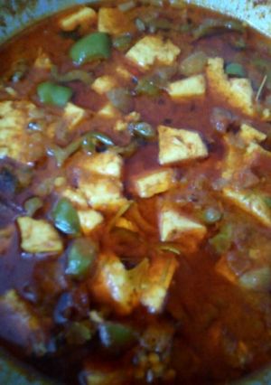 पनीर, शिमला मिर्च,वाइट ग्रेवी (Paneer Shimla Mirch White Gravy recipe in hindi) रेसिपी मुख्य फोटो