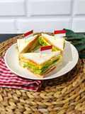Club Sandwich isi Dada Ayam