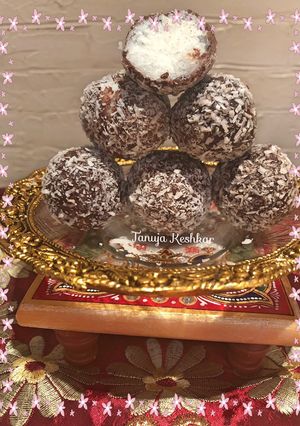 A picture of Chocolate coconut laddu.