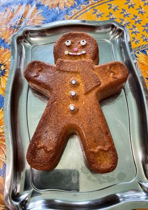 Une photo de Gâteau bonhomme à la pistache et noix de cajou
