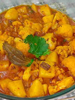 ફલાવર બટાકા નું શાક (Flower Bataka Shak Recipe In Gujarati) રેસીપી મુખ્ય ફોટો