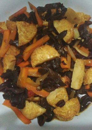 Foto resep Tumis tofu dengan jamur kuping dan wortel