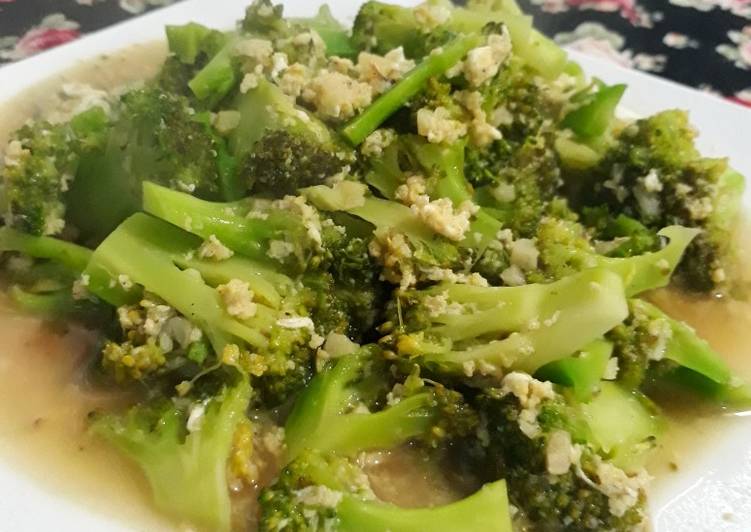 Cara Gampang mengolah Tumis brokoli bawang putih, Enak