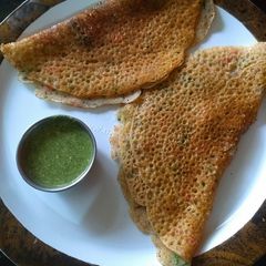 A picture of Ragi rava dosa.