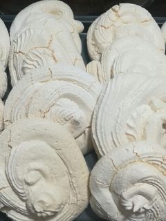 Una foto de Merengue, suspiro o meringue para merengón